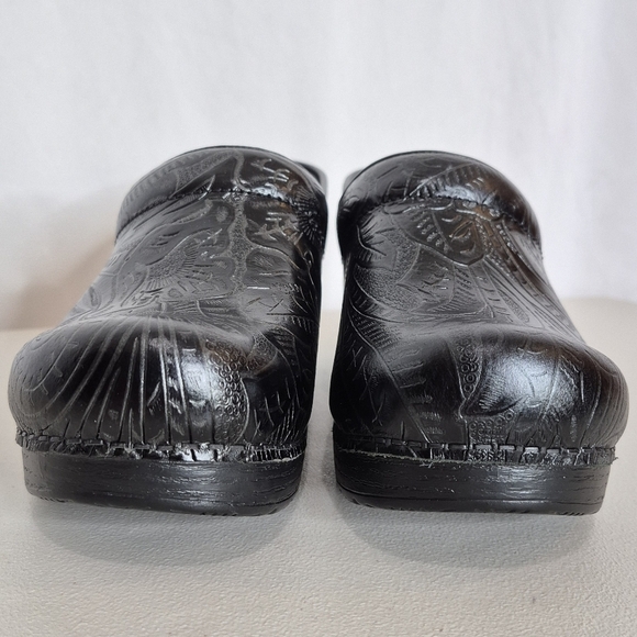 Dansko Professional Black Tooled Leather Clog - Size 9W - Picture 6 of 14